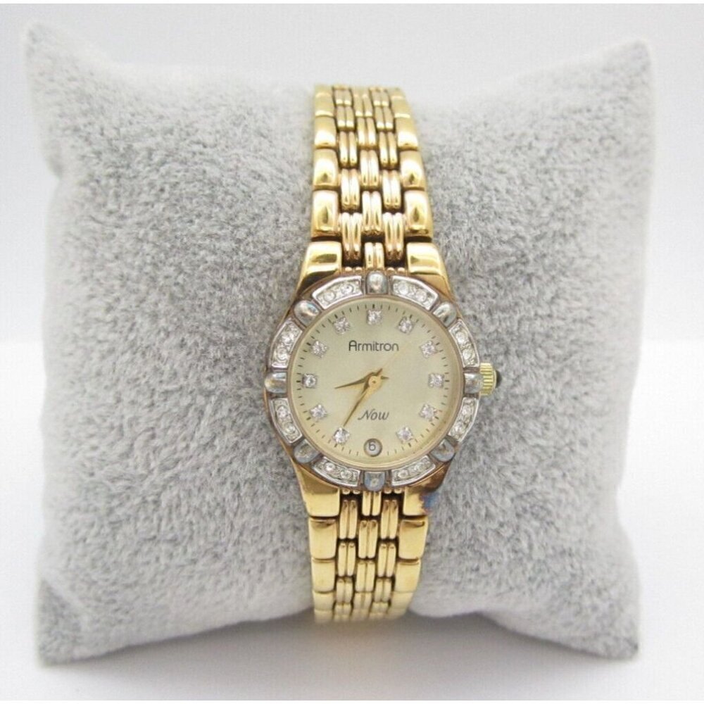 Women Armitron Now Crystal Quartz Analog 22mm Round Watch (G995) "New Battery"